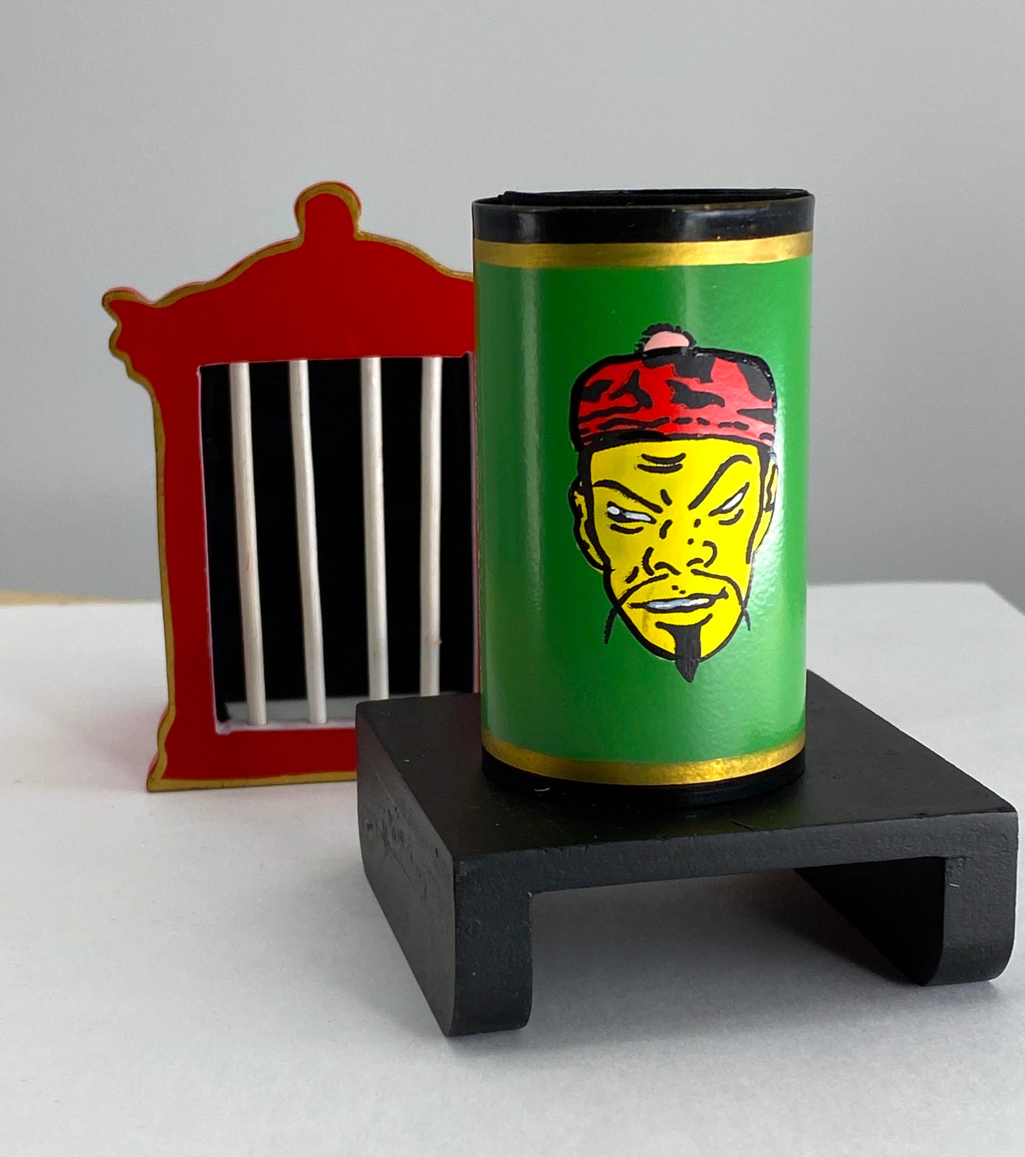 Classic China Mystery Square Circle trick in small size (3.5 in.), featuring an oriental-themed tube and cage box design.