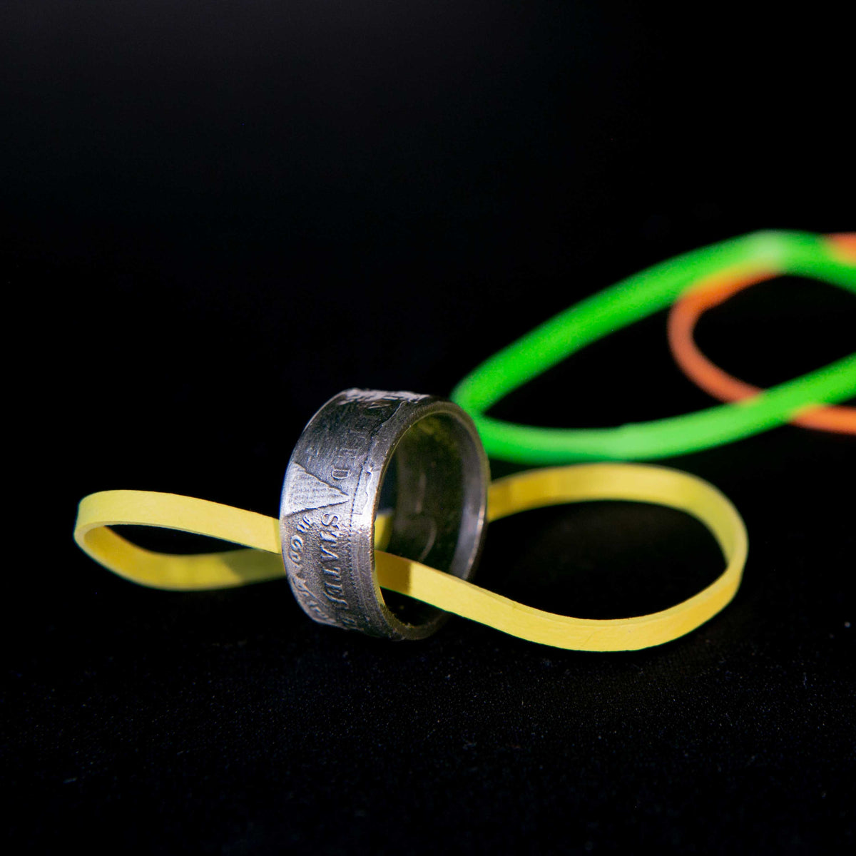 50 Astonishing Magic Tricks with Rubber Bands Kit